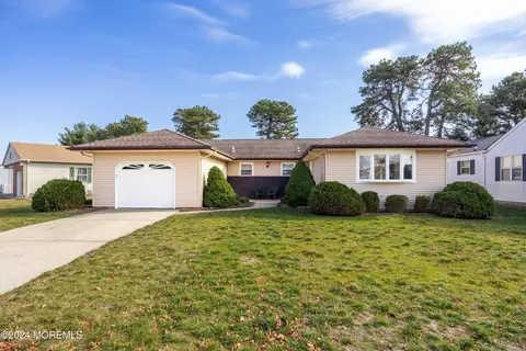 20 Noranda St, Toms River, NJ 08757