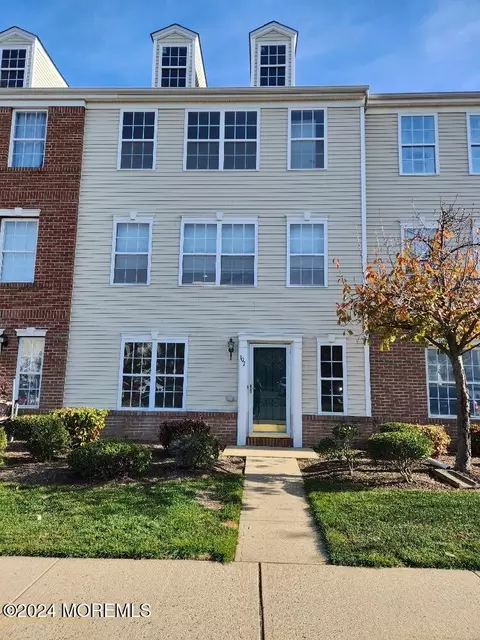 107 Pointe Of Woods Dr #524, Parlin, NJ 08859