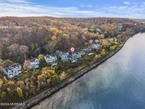 44 Bayside Dr, Atlantic Highlands, NJ 07716