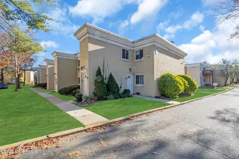 20 Lake Ave #5B, East Brunswick, NJ 08816