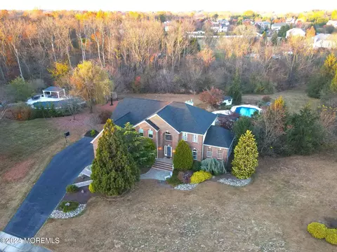 19 Clearwater Dr, Allentown, NJ 08501