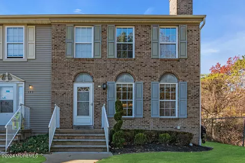 121 Liverpool Ct, Lakewood, NJ 08701