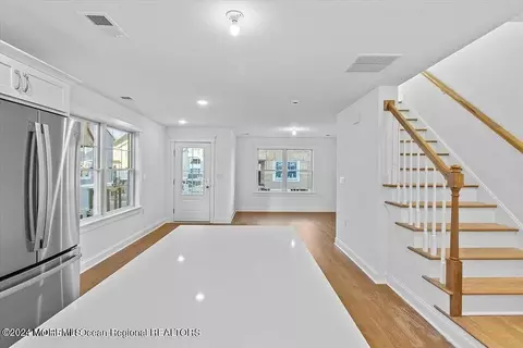 Entry Way - 1 Shell Rd, Mantoloking, NJ 08738 photo 2 of 2