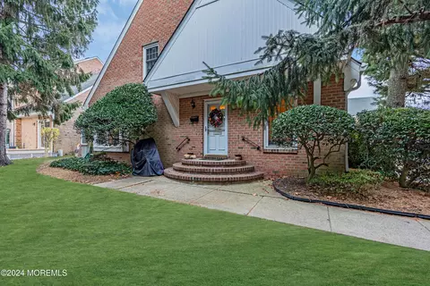 23 Wyckham Rd, Spring Lake Heights, NJ 07762