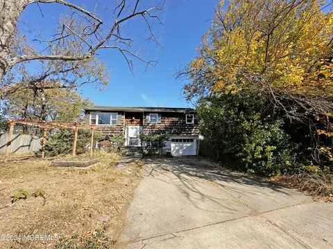 7 Creek Rd, Port Monmouth, NJ 07758