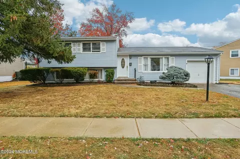 44 Dartmouth Dr, Hazlet, NJ 07730