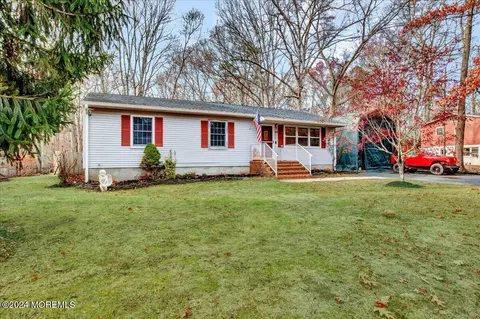 15 Walter Dr, Jackson, NJ 08527