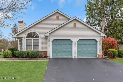 6 Winding River Ct, Lakewood, NJ 08701