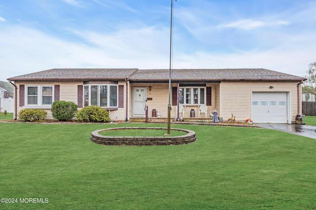 10 Lafayette Ct, Barnegat, NJ 08005