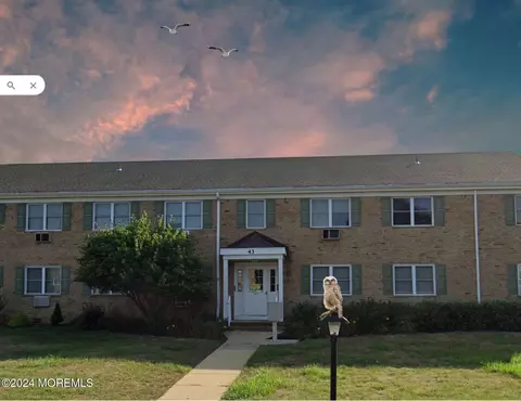 43 Manchester Ct #E, Freehold, NJ 07728