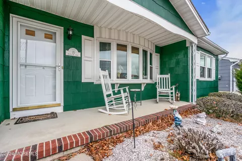 Exterior - 15 Mapleton Rd, Toms River, NJ 08757 photo 3 of 10
