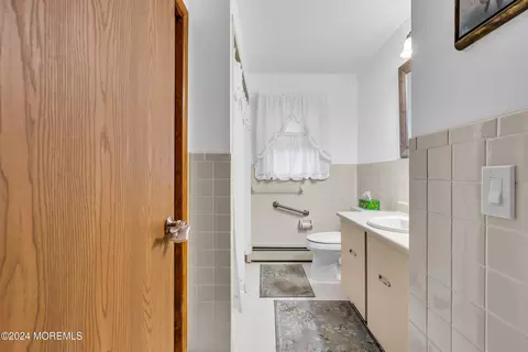 Entry Way - 15 Mapleton Rd, Toms River, NJ 08757 photo 3 of 4