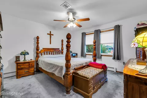 Bedroom - 15 Mapleton Rd, Toms River, NJ 08757 photo 3 of 4
