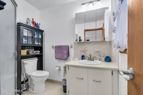 Bath - 15 Mapleton Rd, Toms River, NJ 08757 photo 2 of 2