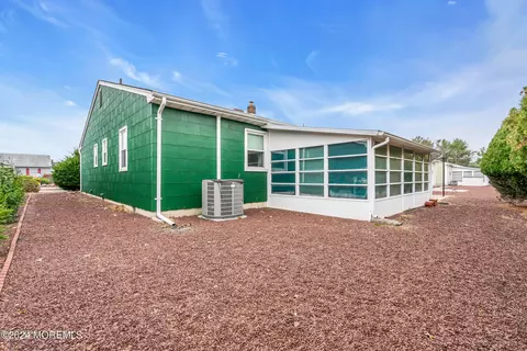 Exterior - 15 Mapleton Rd, Toms River, NJ 08757 photo 9 of 10