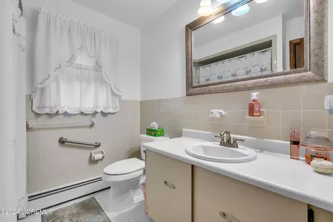 Bath - 15 Mapleton Rd, Toms River, NJ 08757 photo 1 of 2