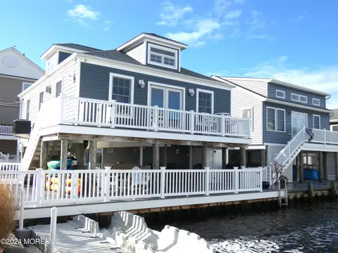 200 S Lagoon Ln, Lavallette, NJ 08735