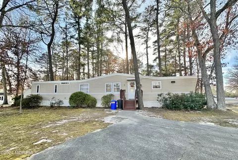 2 Rose Dr, Jackson, NJ 08527