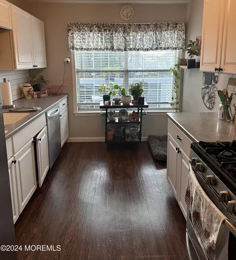 132 Cypress Ct, Howell, NJ 07731