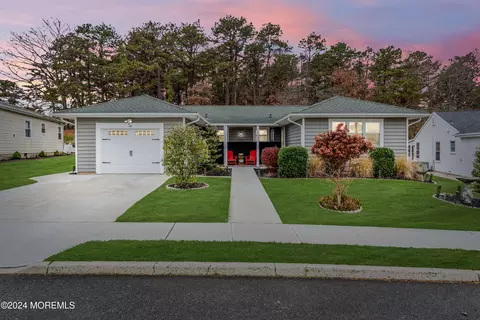 15 Redhook Bay Dr, Berkeley, NJ 08721