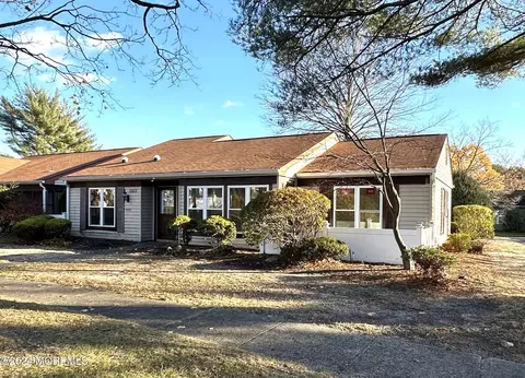 609 Devonshire Ln # B, Manchester, NJ 08759