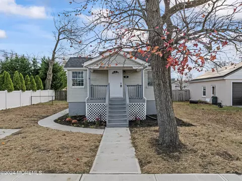 34 Maplewood Ave, Keansburg, NJ 07734