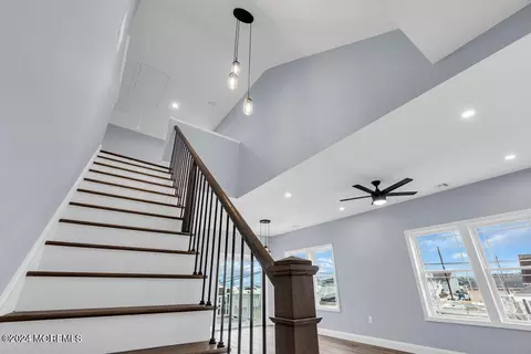 Entry Way - 98 Adriatic Ave, Waretown, NJ 08758 photo 1 of 3