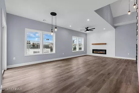 Living - 98 Adriatic Ave, Waretown, NJ 08758 photo 4 of 4
