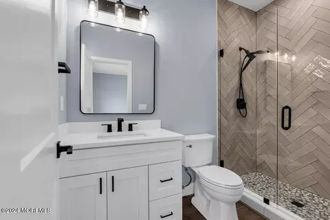 Bath - 98 Adriatic Ave, Waretown, NJ 08758 photo 3 of 3