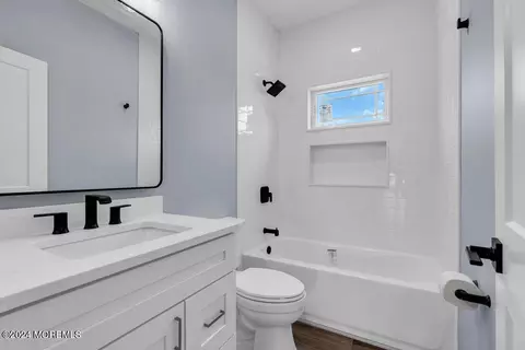 Bath - 98 Adriatic Ave, Waretown, NJ 08758 photo 1 of 3