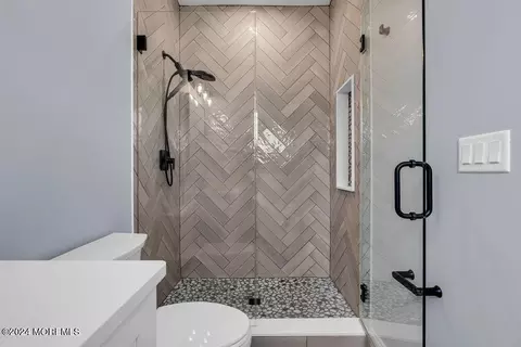 Bath - 98 Adriatic Ave, Waretown, NJ 08758 photo 2 of 3