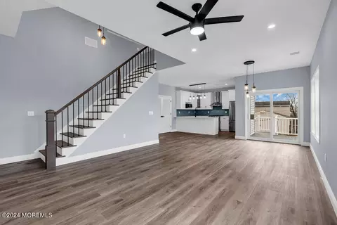 Living - 98 Adriatic Ave, Waretown, NJ 08758 photo 2 of 4