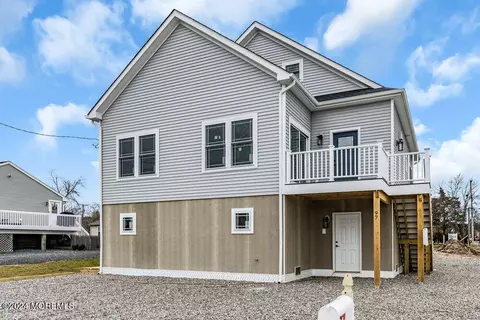 98 Adriatic Ave, Waretown, NJ 08758