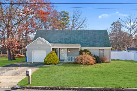 131 Tiller Ave, Manahawkin, NJ 08050