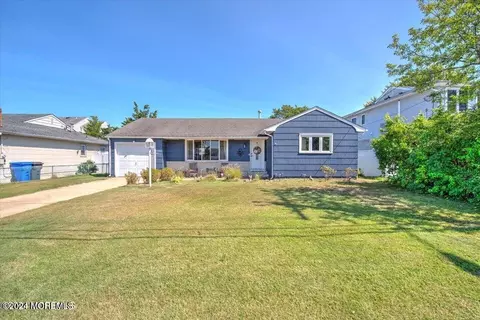 34 Woodhaven Rd, Toms River, NJ 08753