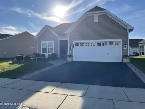 35 Bromley Ln, Manchester, NJ 08759