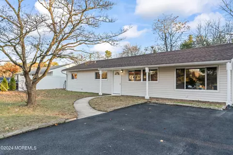 404 Brookforest Dr, Toms River, NJ 08757