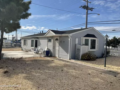 39 E Amberjack Way, Lavallette, NJ 08735