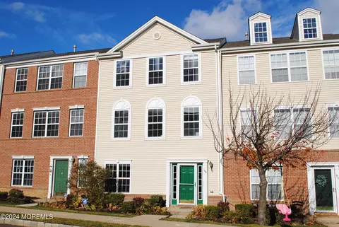 104 Woodlake Dr #1049, Parlin, NJ 08859
