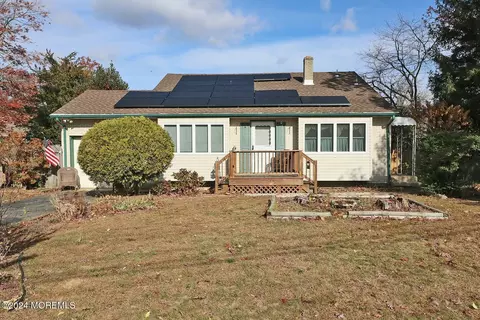 22 Rail Pl, Toms River, NJ 08755