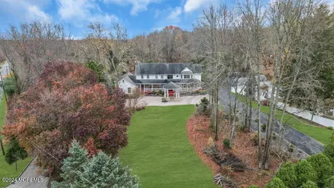 124 Casino Dr, Farmingdale, NJ 07727
