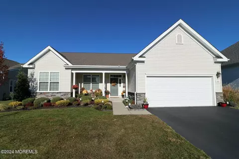 32 Rockland St, Barnegat, NJ 08005