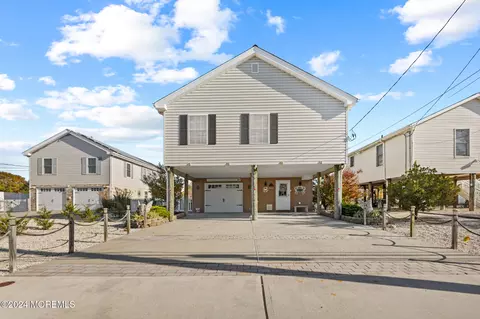 405 Twin Lakes Blvd, Little Egg Harbor, NJ 08087