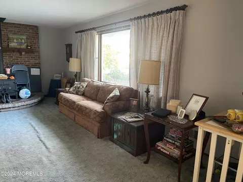 Living - 143 Sunset Dr, Forked River, NJ 08731 photo 2 of 4