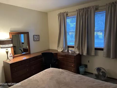 Bedroom - 143 Sunset Dr, Forked River, NJ 08731 photo 4 of 7