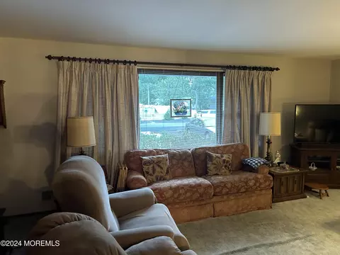 Living - 143 Sunset Dr, Forked River, NJ 08731 photo 3 of 4