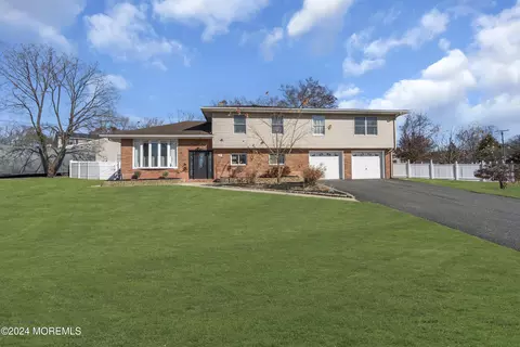 37 Lockwood Ave, Howell, NJ 07731