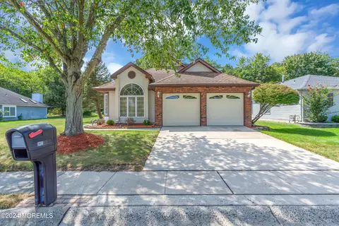 1413 Burr Oak Rd, Toms River, NJ 08755