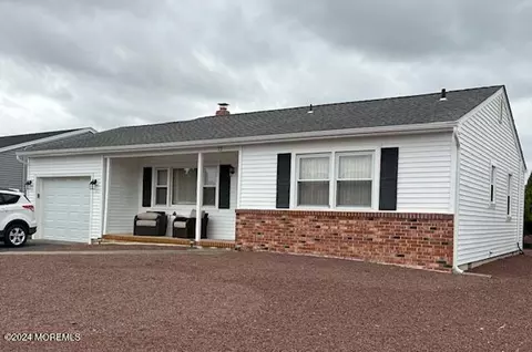 12 Garrett Rd, Toms River, NJ 08757