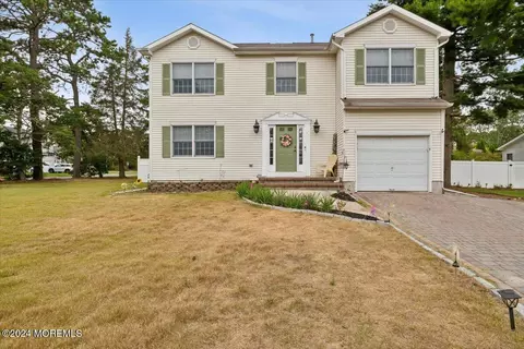 601 Grinnell Ave, Toms River, NJ 08757